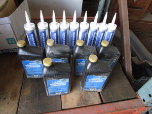 lot 32 image: Adhesive & Synthetic Oil