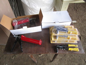 lot 40 image: (4) Dual Caulk Guns & (6) Rivet Tools