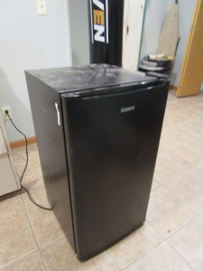 lot 63 image: Mini Fridge