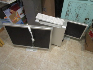 lot 66 image: Apple Computers & Monitors
