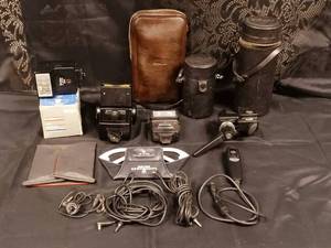 lot 51 image: Photography accessories, Cases, Flashs
