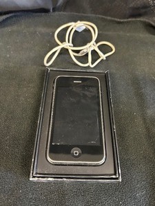 lot 70 image: IPhone 16gb