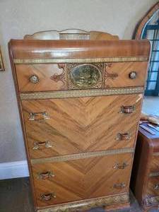lot 30 image: Antique Waterfall Art Deco 5 Drawer Dresser