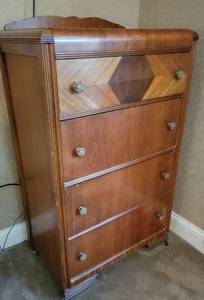 lot 33 image: Antique Chevron Waterfall Art Deco 4 Drawer Dresser