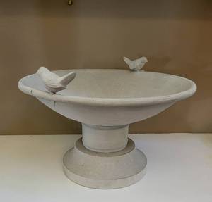 lot 50 image: Sweet Pedestal Decorative Bird Bath Bowl