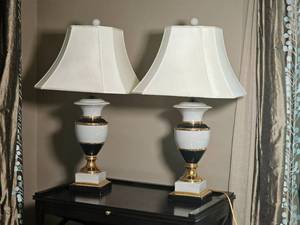 lot 15 image: Chic Neoclassical Footed Urn Table Lamps