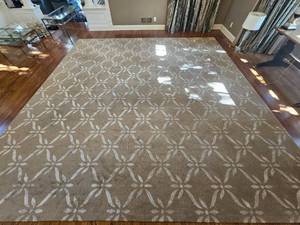 lot 39 image: Glen Eden Wool Area Rug