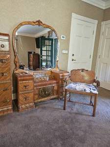 lot 32 image: Art Deco Waterfall Vanity Set