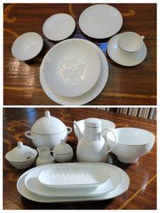 lot 20 image: Rosenthal Germany Dinnerware Service  Lotus Pattern  80 pcs