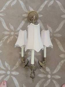 lot 53 image: Vintage Molded Brass Swan Hanging Chandalier