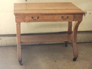lot 46 image: Elegant Antique Writing Desk
