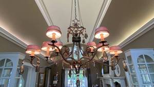 lot 6 image: Ferguson Lighting Elegant Foyer Chandelier