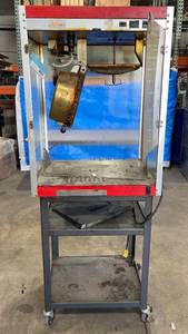 lot 3093 image: Popcorn Maker (door needs repair)