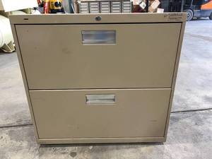 lot 3086 image: Metal Cabinet