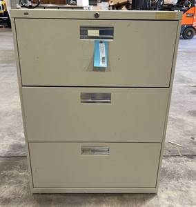 lot 3087 image: Metal File Cabinet