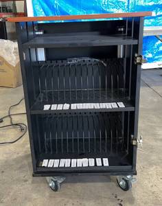 lot 3091 image: Media Cart