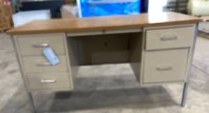 lot 3092 image: School Desk