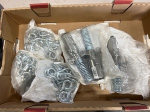 lot 2105 image: Eyebolts & 7 Way Plugs