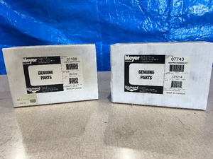 lot 2121 image: Light Adapter Kits