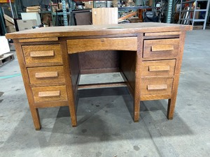 lot 3104 image: Oak School Desk