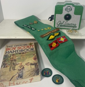 lot 23 image: Vintage Girl Scout and Boy Scout Lot