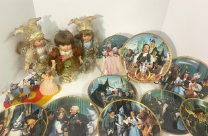 lot 33 image: Wizard of Oz Collectible Plates Lot of 9 and Dept. 56 Wizard of Oz Figurine