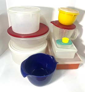 lot 37 image: Lot of Tupperware
