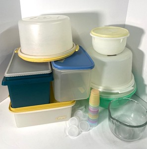 lot 38 image: Large Lot of Tupperware, Some Vintage