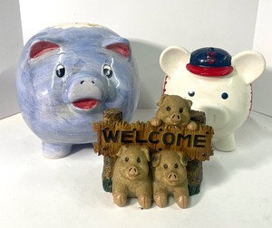 lot 39 image: Piggy Banks and Pig Decor