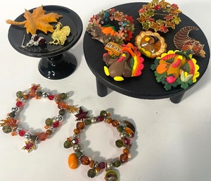 lot 57 image: Fall and Thanksgiving Theme Jewelry Items