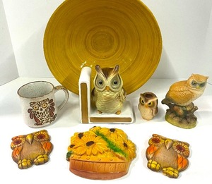 lot 64 image: Vintage Owl and Fall Decor Items