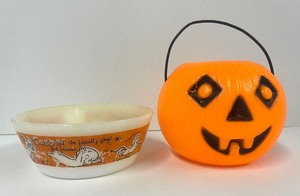 lot 66 image: Vintage Westfield Casper the Ghost Bowl Small Vintage Jack O Lantern