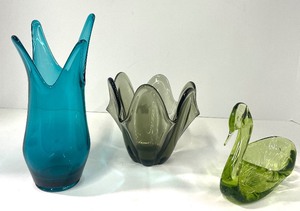 lot 72 image: MCM Blue Art Glass Swung Glass Vase, Smoke Swung Glass Bowl and Glass Swan
