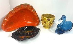 lot 103 image: MCM Retro Ceramic Ashtrays, Planter and Blown Glass Swan