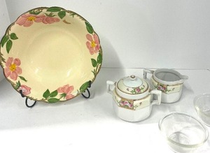 lot 81 image: Vintage Glassware and Franciscan Desert Rose Bowl
