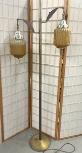 lot 14 image: Vintage Mid Century Floor Lamp Hanging Globes Works