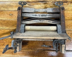 lot 126 image: Antique Hand Crank Clothes Wringer Lovell Mfg Co. Erie PA
