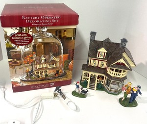 lot 19 image: Dept. 56 Light Up Fall Thanksgiving at Grandmothers with Box