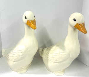 lot 20 image: Two Vintage Ceramic Geese