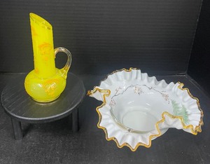 lot 118 image: Vintage Collectible Glass Custard Glass