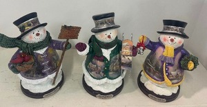lot 134 image: Lot of 3 Thomas Kinkade Heirloom Classics Snowmen Collection Group 2