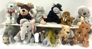 lot 138 image: 12 Vintage Internation Coca Cola Beanies Plush with tag protectors Lot 3 of 4