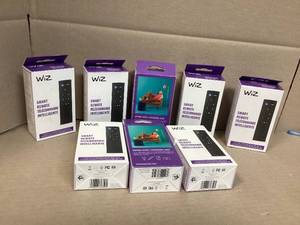 lot 24 image: 8 Pieces of Philips Remote Dimmer Switch with Batteries Powered by WiZ (1-Pack)  Customer Returns See Pictures