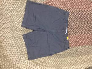 lot 36 image: Carhartt Mens Rugged Flex Relaxed Fit Canvas Utilty Work Shorts Size 42 Customer Returns See Pictures