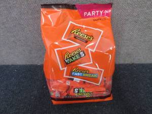 lot 501 image: 32.06 oz Reeses Snack Size Party P...