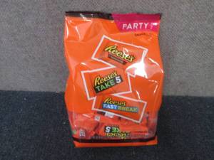 lot 502 image: 32.06 oz Reeses Snack Size Party P...