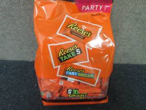 lot 503 image: 32.06 oz Reeses Snack Size Party P...
