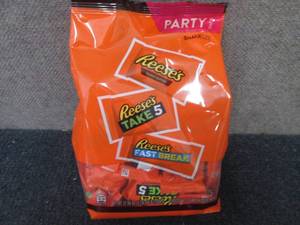 lot 504 image: 32.06 oz Reeses Snack Size Party P...