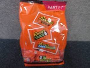 lot 505 image: 32.06 oz Reeses Snack Size Party P...