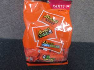 lot 507 image: 32.06 oz Reeses Snack Size Party P...